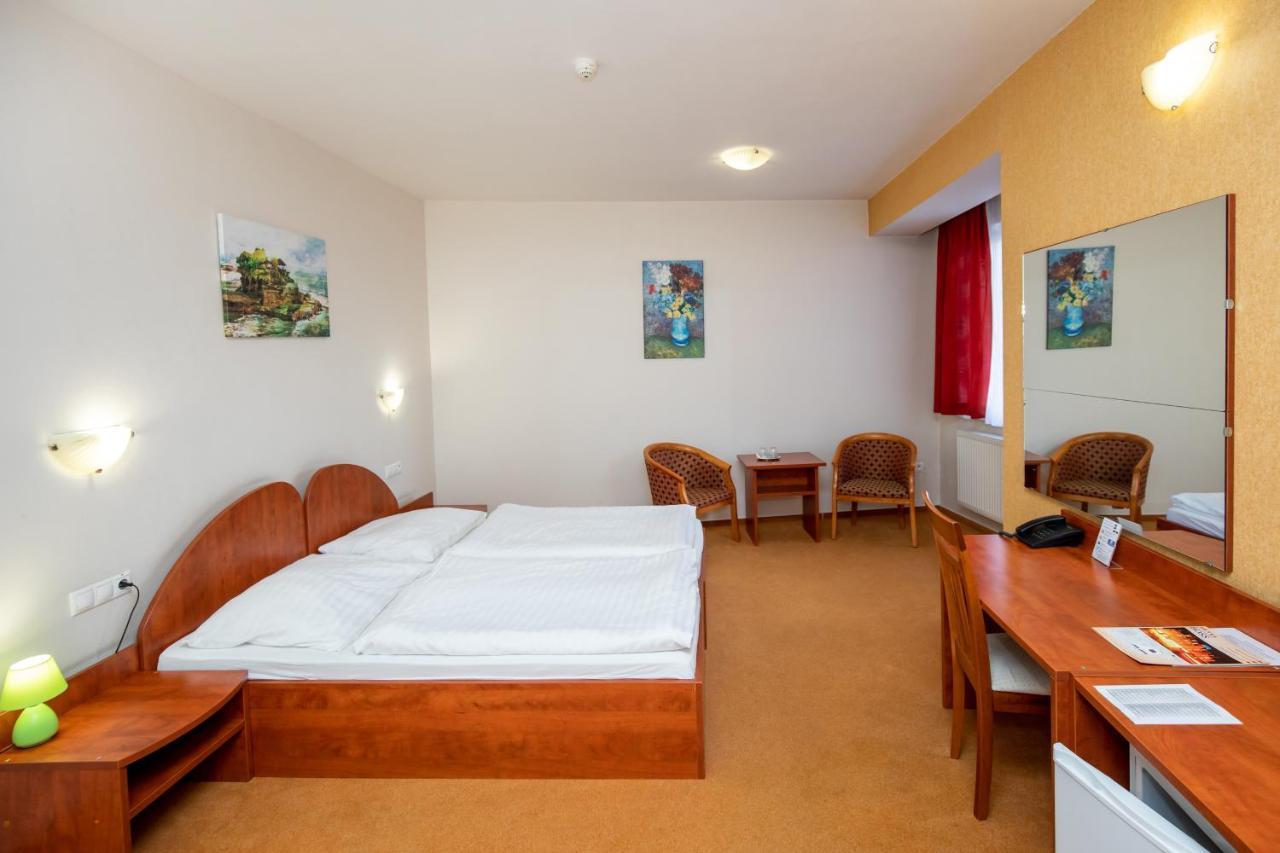 Hotel Boss Žilina Buitenkant foto