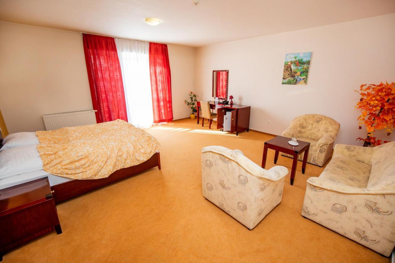 Hotel Boss Žilina Buitenkant foto